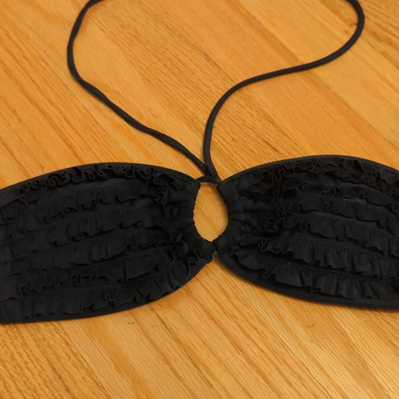 Black bikini - Picture 2 of 8